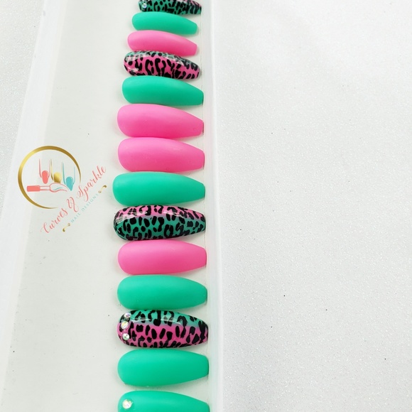 *Leona* - Reusable Press-on Nails - Picture 3 of 7
